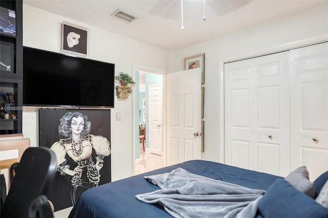 bedroom featuring ceiling fan and a closet