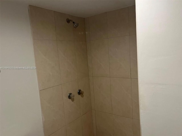 interior details with a tile shower