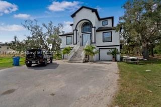 view of front of house featuring a front yard and a garage