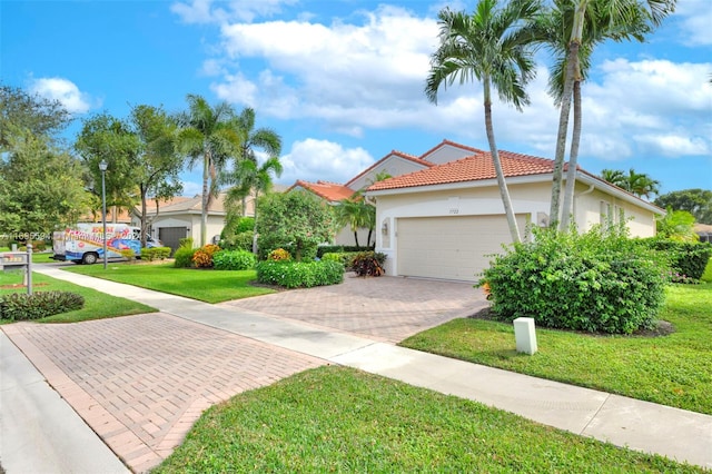 view of front facade featuring a garage and a front lawn