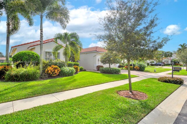 view of front facade with a front lawn