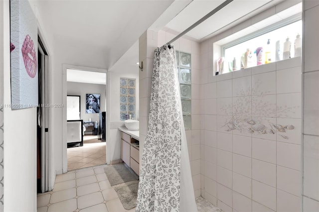 bathroom featuring a shower with curtain