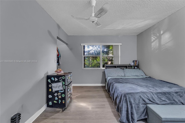 7243 W Sunrise Blvd Unit 7243K, Plantation, FL 33313 - bedroom with wood finished floors, a textured ceiling, and a ceiling fan