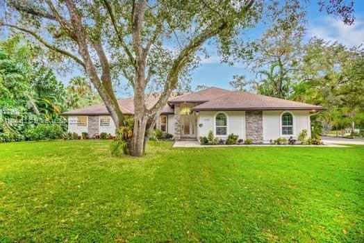 ranch-style house with a front yard