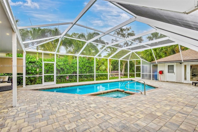 view of swimming pool with an in ground hot tub, a lanai, and a patio area