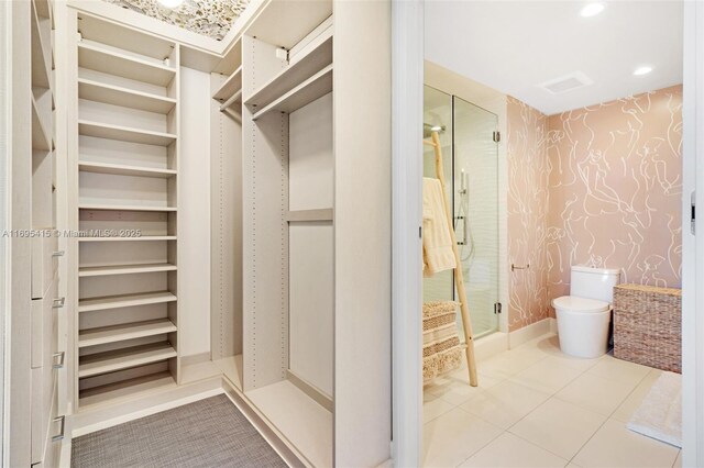 walk in closet featuring tile patterned floors