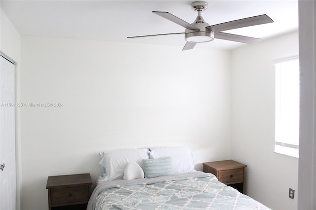 bedroom featuring ceiling fan