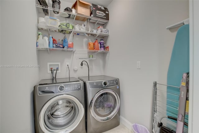 washroom featuring washing machine and clothes dryer