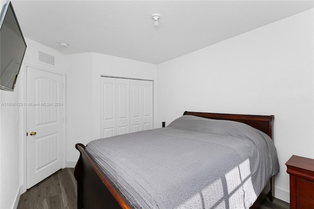 bedroom featuring dark hardwood / wood-style flooring and a closet