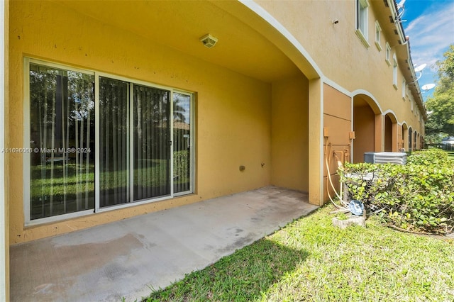 property entrance featuring a patio