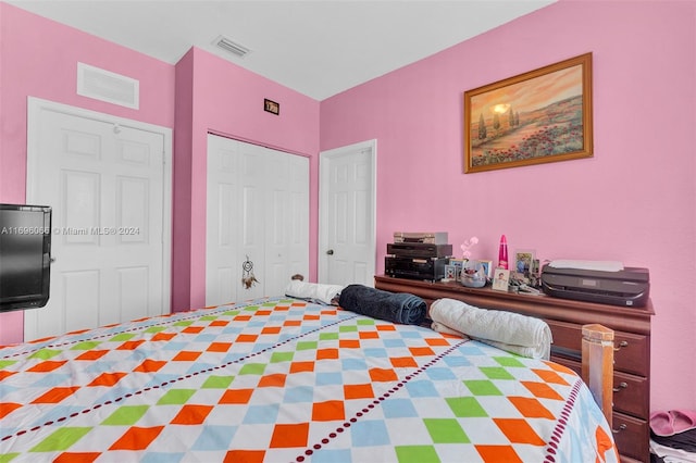 bedroom featuring a closet