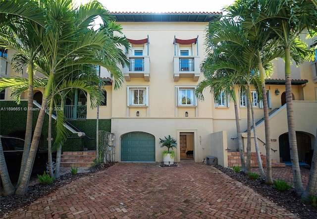 view of front facade with a garage