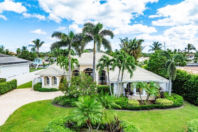 view of front of property with a front lawn