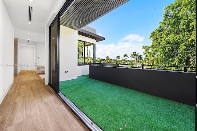 view of yard featuring a balcony