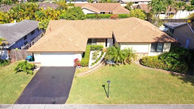 view of front of house featuring a front yard and a garage