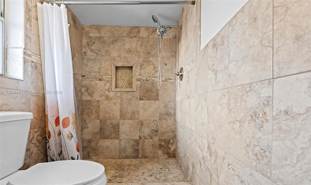 bathroom featuring a shower with curtain and toilet