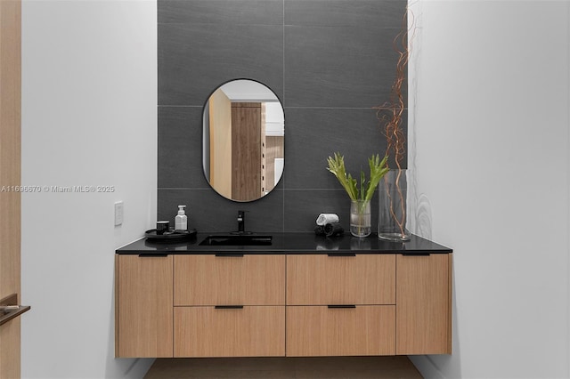 bathroom with tasteful backsplash and vanity