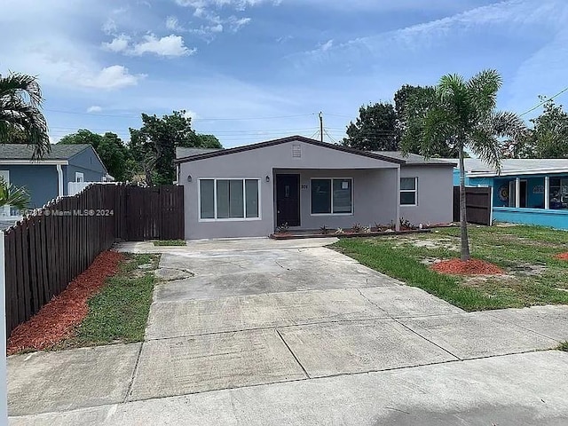 view of front of property with a front lawn