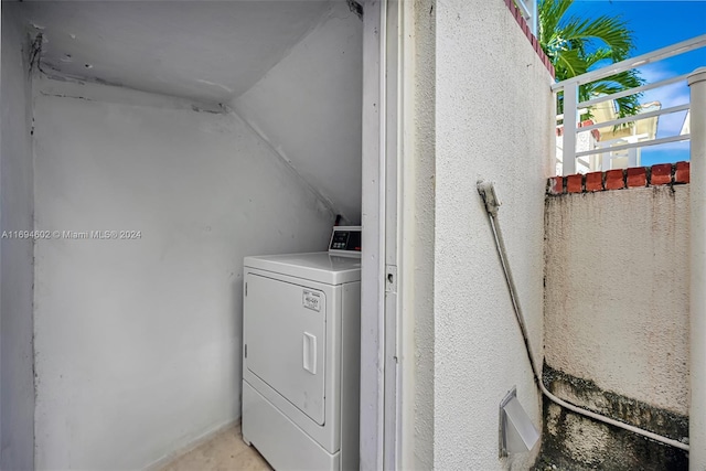 laundry area featuring washer / dryer