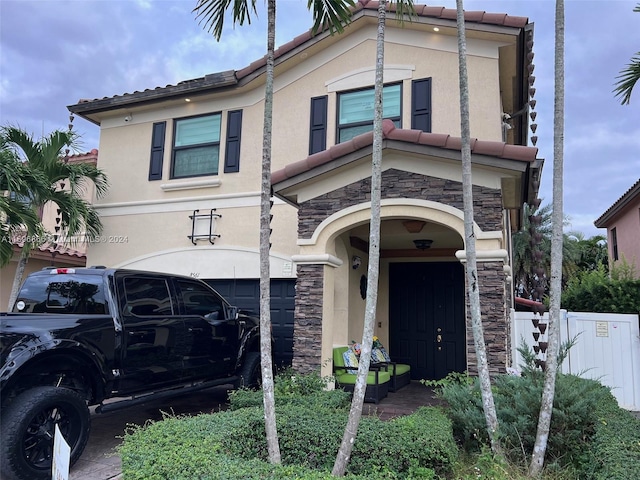 view of front facade featuring a garage