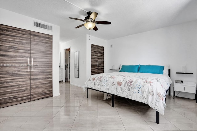 bedroom featuring a textured ceiling and ceiling fan