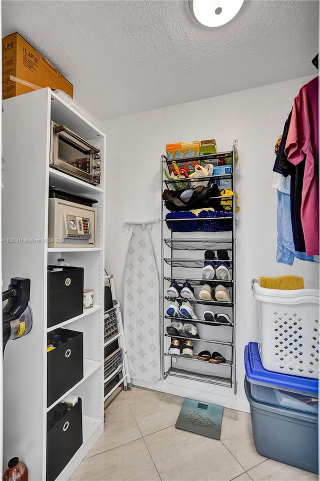 walk in closet featuring tile patterned floors