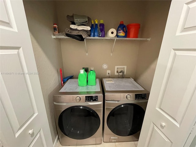 laundry room with tile patterned floors and independent washer and dryer