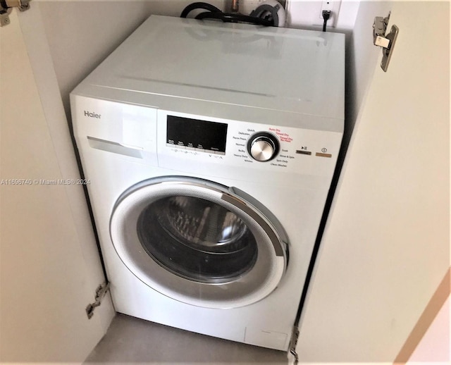 laundry room with washer / dryer