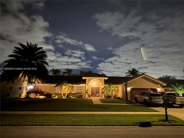 view of front facade featuring a yard and a garage