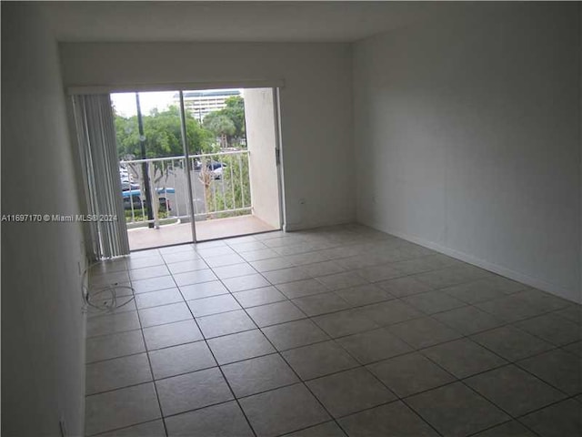 empty room featuring light tile patterned floors