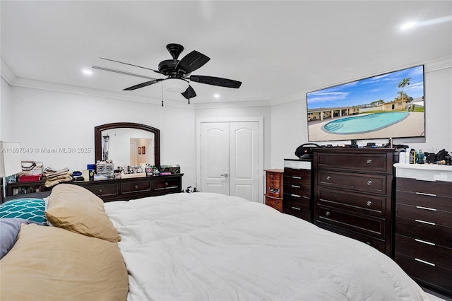 bedroom with ornamental molding, a closet, and ceiling fan