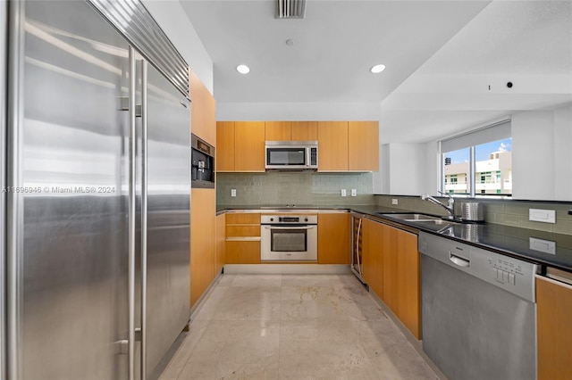 kitchen with backsplash, sink, and stainless steel appliances