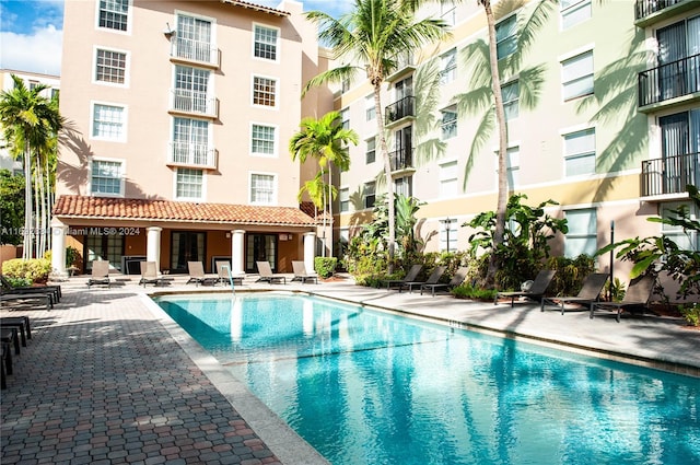 view of swimming pool