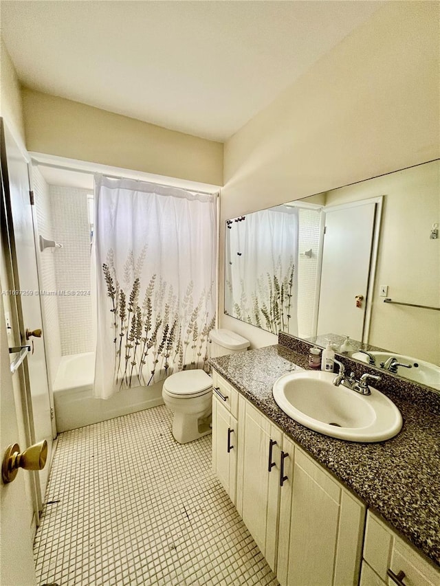 full bathroom with shower / bath combo, vanity, and toilet