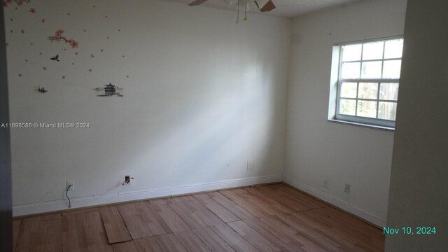 empty room featuring light hardwood / wood-style floors and ceiling fan