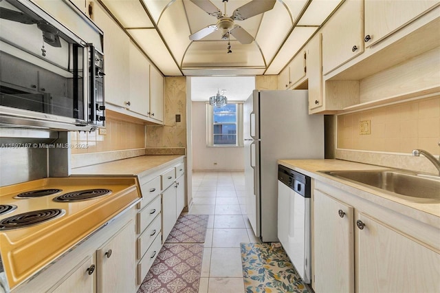 kitchen with sink, stovetop, dishwasher, ceiling fan, and tasteful backsplash