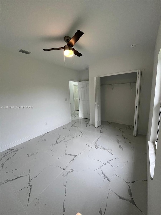 unfurnished bedroom featuring ceiling fan and a closet