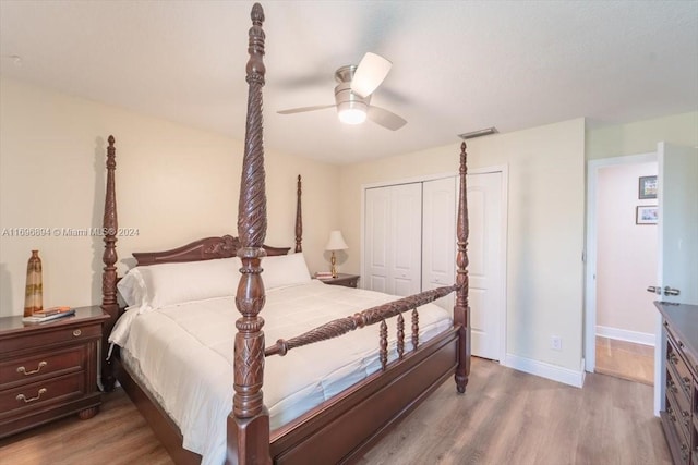 bedroom with ceiling fan, light wood-type flooring, and a closet