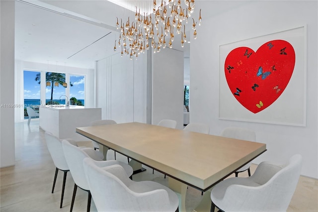 dining room with a notable chandelier