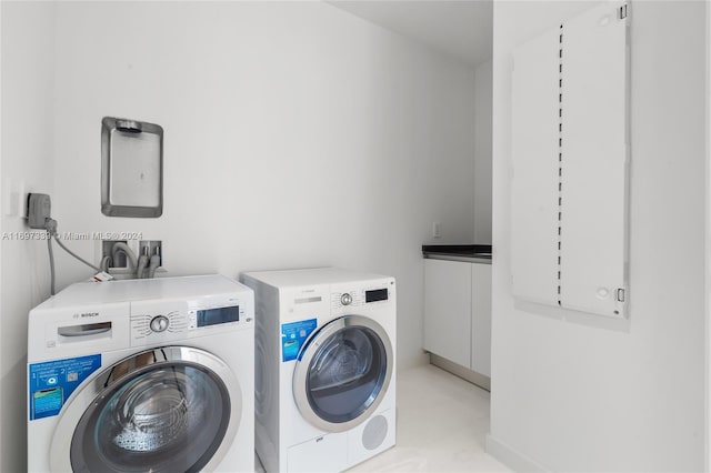 laundry room with washing machine and clothes dryer