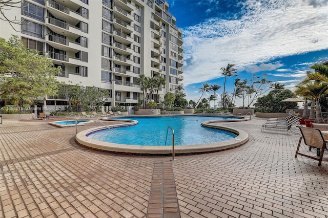 view of swimming pool