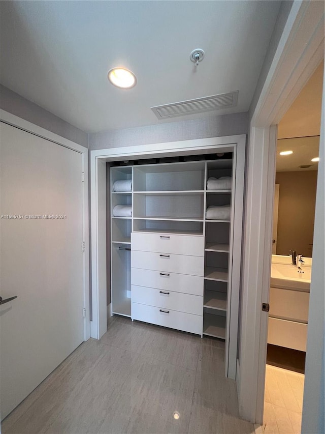 closet with sink