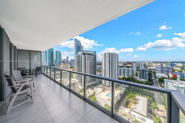 788 NE 23rd St Unit 2102, Miami, FL 33137 - balcony featuring a city view