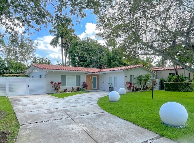 single story home featuring a front lawn