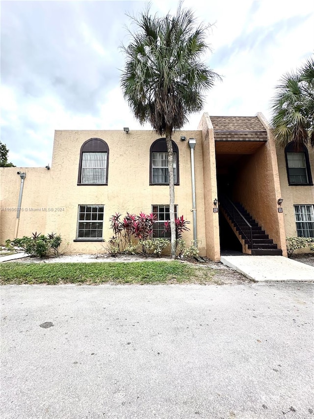 view of front of house