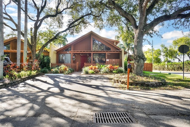 view of front of property