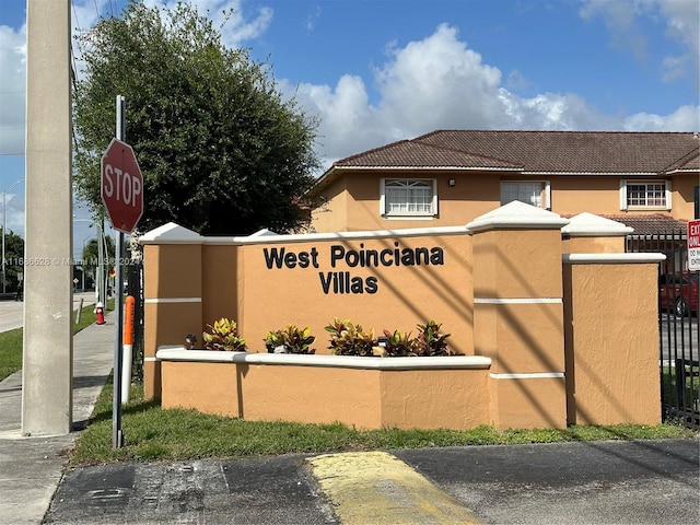 view of community / neighborhood sign