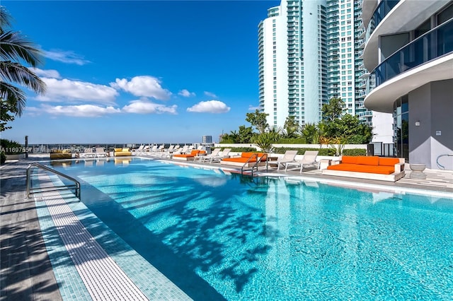 488 NE 18th St Unit 1700, Miami, FL 33132 - community pool with a patio area