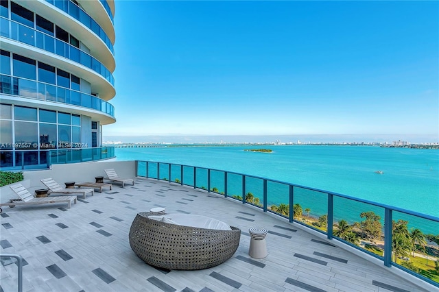 488 NE 18th St Unit 1700, Miami, FL 33132 - view of patio / terrace featuring a water view and a balcony