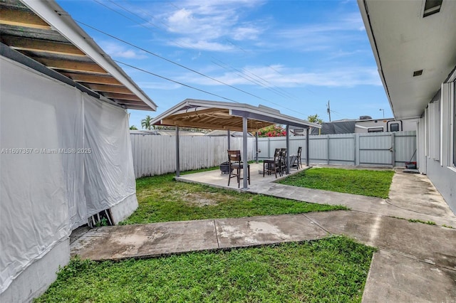 view of yard featuring a patio and a storage unit